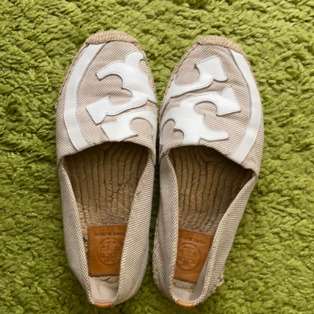 Tory Burch Espadrilles - Beige & White. Size 8.